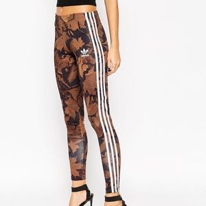 ⭐️HP⭐️2/$30 ADIDAS leaf print camo leggings size S